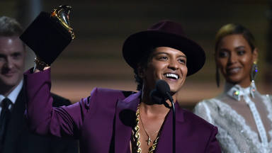 Ocho años de 'Uptown Funk', la canción de Bruno Mars que hizo bailar hasta a Obama
