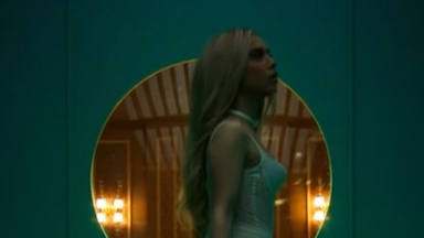 Ana Mena en una imagen de 'Lentamente', el videoclip que saldrá a la vez que su disco 'Bellodrama'