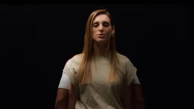 Conchita en una imagen del videoclip de 'Por las veces', último adelanto de 'La bola de nieve'