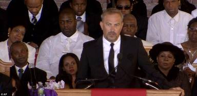 Kevin costner hablando en el funeral de Whitney Houston