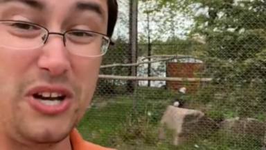 La surrealista historia del hombre que se quedó encerrado en un zoo y se ha hecho viral: "Puedes escalar..."