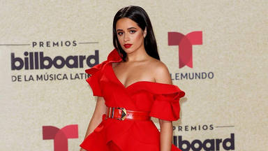 Camila en los premios latinos apuesta por el rojo
