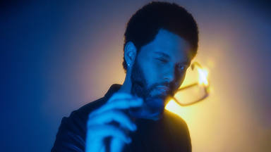 The Weeknd vuelve a impactar estrenando la portada de 'Dawn FM'