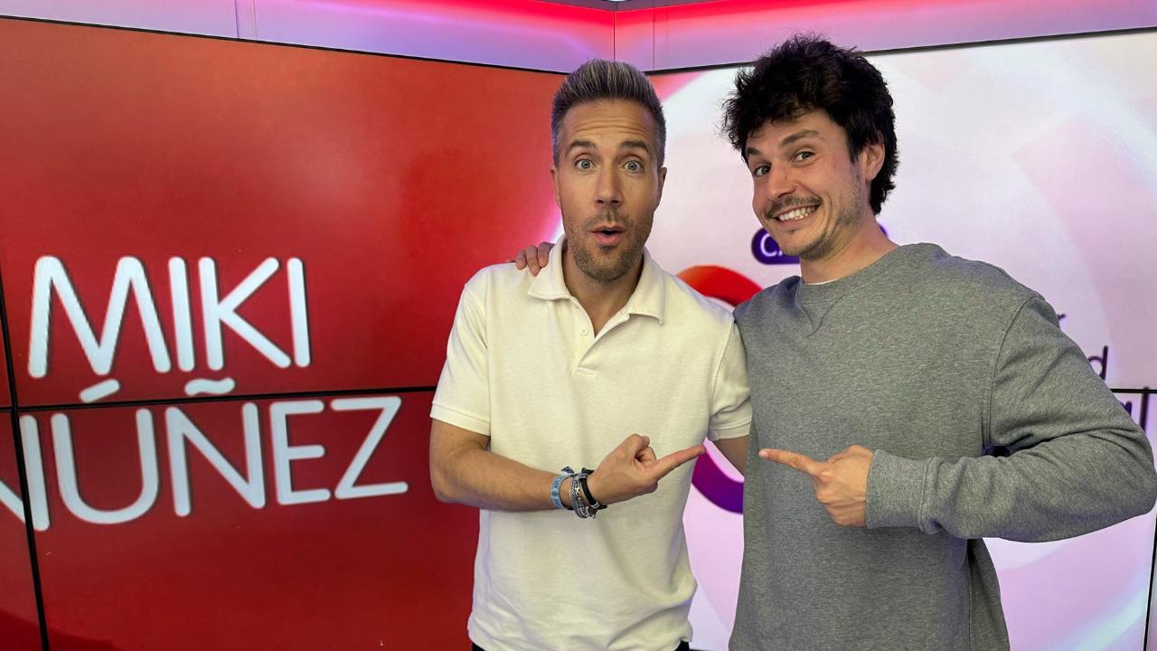 Miki Núñez presenta su disco '121' en CADENA 100 con Antonio Hueso: el vídeo de la entrevista