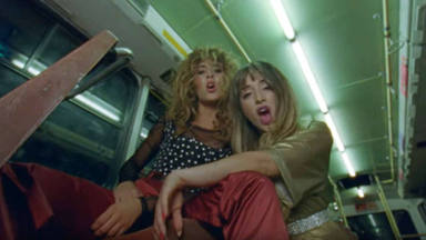 Lola Índigo en una imagen del videoclip de su colaboración con Aitana