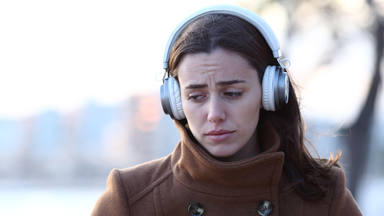 Un estudio revela la razón por la que escuchamos música triste cuando no nos sentimos bien