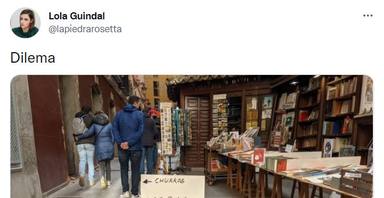El dilema viral de los churros y los libros generado en Twitter por una usuaria de Madrid con este cartel