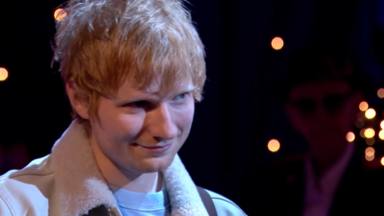 Quién acompañó a Ed Sheeran para cantar 'Raglan Road', clásico de los 70, en su directo de Año Nuevo