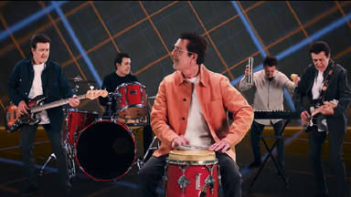 Ya está aquí Manolo García con 'Un Poco de Amor': como DJ, baterísta y guitarrista se presenta en su videoclip
