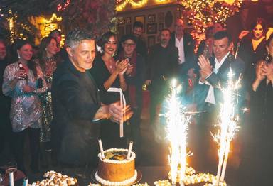 Así celebró Alejandro Sanz su 53 cumpleaños, rodeado de amigos y con una fiesta muy flamenca