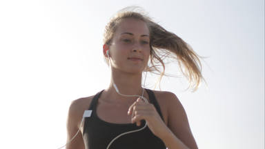 Escuchar música: la manera más eficaz y mejor de hacer 'running', según los expertos