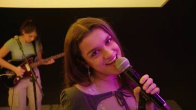 Amaia Romero interpreta "en vivo" para VEVO 'La vida imposible' y 'Santos que yo te pinte'