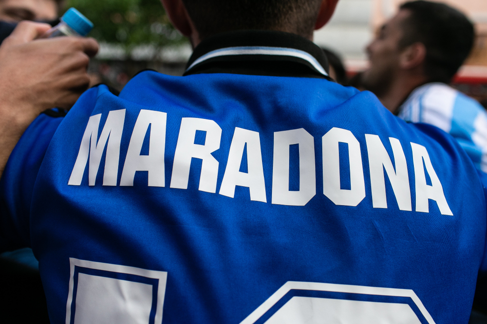 La increíble historia de la boda de Maradona: "Nos dio un sobre lleno"