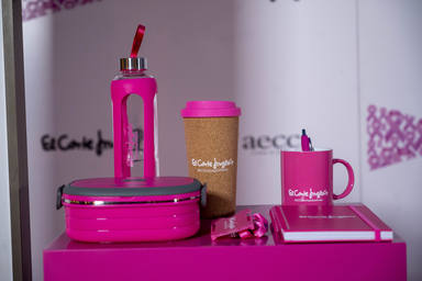 Gama de productos de El Corte Inglés se viste de rosa con motivo de CADENA 100 Por Ellas