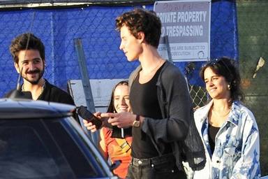 Camilo y Evaluna pasean su amistad con Shawn Mendes y Camila Cabello por las calles de Los Ángeles