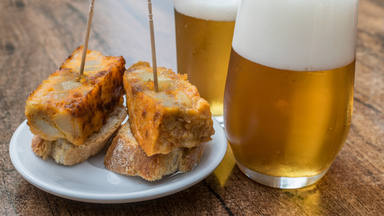 Un consumidor se queja del precio que le han cobrado en San Sebastián por dos pinchos de tortilla