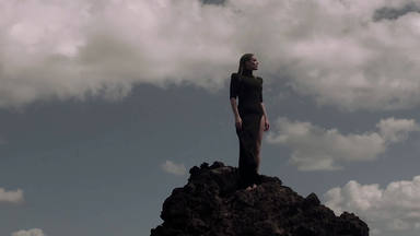 Lorena Gómez en una imagen de su 'Me vuelvo a la vida', el videoclip con el que regresa a la escena musical