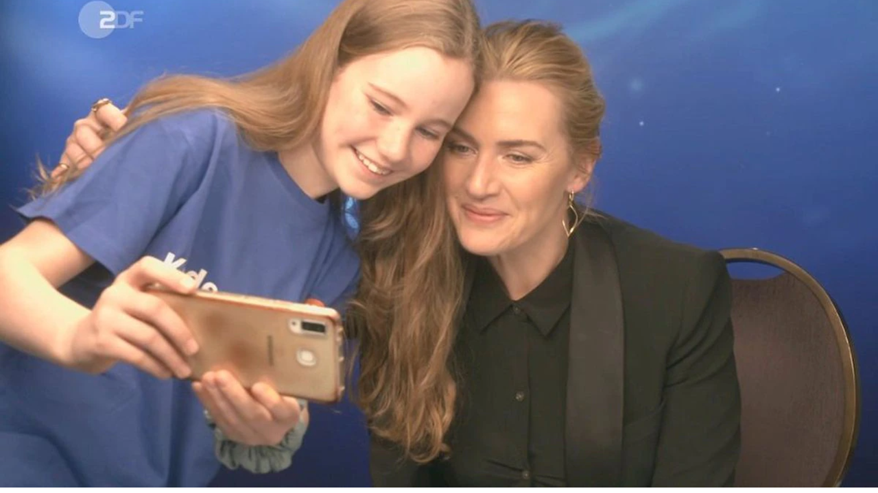 El gesto de Kate Winslet con una joven para quien era su primera entrevista que ha dado la vuelta al mundo