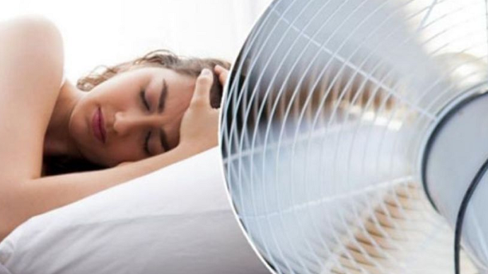 El motivo por el que dormir con ventilador es una mala idea